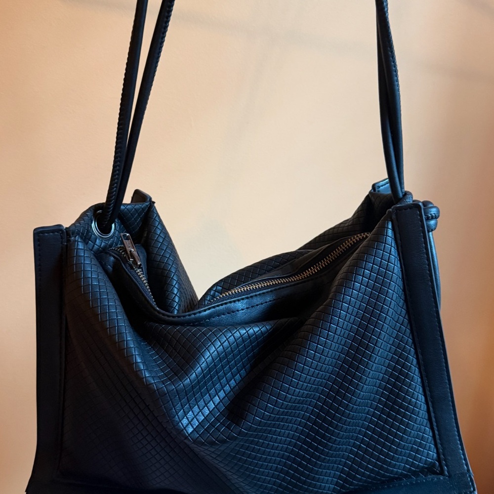 Elegant Black Women's Bag